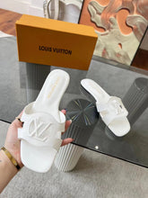 Load image into Gallery viewer, SE1139 LV Isola Flat Mule / Size5-11
