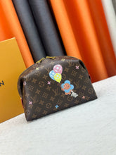 Load image into Gallery viewer, LB1318 Cosmetic Pouch GM / 10.6 x 7.1 x 3.5 inches
