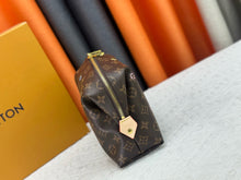 Load image into Gallery viewer, LB1318 Cosmetic Pouch GM / 10.6 x 7.1 x 3.5 inches
