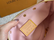 Load image into Gallery viewer, LB1246 LV x TM Pochette Accessoires / 8.7 x 5.1 x 1.6 inches
