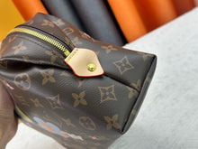 Load image into Gallery viewer, LB1318 Cosmetic Pouch GM / 10.6 x 7.1 x 3.5 inches
