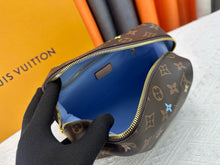 Load image into Gallery viewer, LB1318 Cosmetic Pouch GM / 10.6 x 7.1 x 3.5 inches
