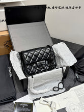 Load image into Gallery viewer, CC1124 Mini Classic Flap Handbag / 5.3 x 6.7 x 3.1in
