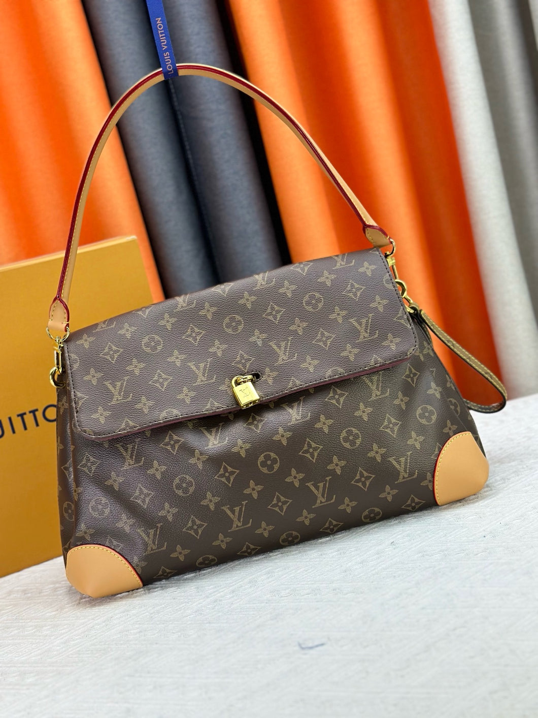 LB1319 Hide Away MM / 14.2 x 10.2 x 7.1 inches