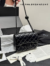 Load image into Gallery viewer, CC1124 Mini Classic Flap Handbag / 5.3 x 6.7 x 3.1in
