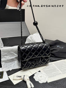 CC1124 Mini Classic Flap Handbag / 5.3 x 6.7 x 3.1in