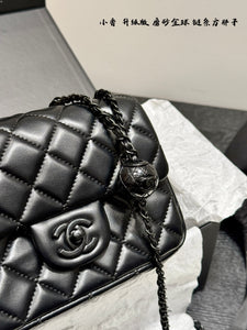 CC1124 Mini Classic Flap Handbag / 5.3 x 6.7 x 3.1in