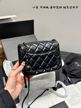 Load image into Gallery viewer, CC1124 Mini Classic Flap Handbag / 5.3 x 6.7 x 3.1in
