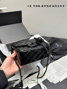 CC1124 Mini Classic Flap Handbag / 5.3 x 6.7 x 3.1in