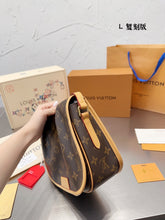 Load image into Gallery viewer, LB827 Vintage Small/Medium Shoulder Bag
