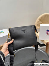 Load image into Gallery viewer, PD356 Leather Shoulder Bag / 9x2.3x7.5inch
