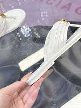 Load image into Gallery viewer, SE1756 CHANEL Double C Logo Camellia Thong Sandals / Size 5-11
