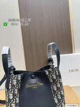 Load image into Gallery viewer, DR530 Small Signature Bucket Bag / 8.5x7.5x4.5inches
