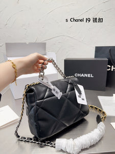 CC708 CHANEL 19 Handbag / 6.2 × 10.1 × 3.5 in