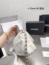 Load image into Gallery viewer, CC709 CHANEL 19 Handbag / 6.2 × 10.1 × 3.5 in
