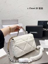 Load image into Gallery viewer, CC709 CHANEL 19 Handbag / 6.2 × 10.1 × 3.5 in
