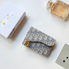 Load image into Gallery viewer, DR279 Saddle Flap Card Holder  / 4.5 x 3 x 1 inch
