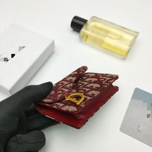 Load image into Gallery viewer, DR279 Saddle Flap Card Holder  / 4.5 x 3 x 1 inch
