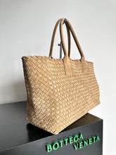 Load image into Gallery viewer, BV065 Large Cabat / HIGHEST QUALITY VERSION / 20.1x17.7x7.9inch
