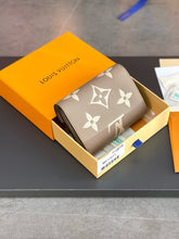 Load image into Gallery viewer, LB922 Victorine Wallet / 4.7 x 3.7 x 0.6 inches / HIGHEST QUALITY VERSION
