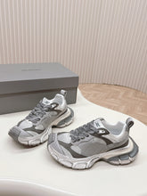 Load image into Gallery viewer, SE1298 BALENCIAGA 3xl Sneaker / Size5-10
