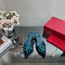 Load image into Gallery viewer, SE1067 VLogo Signature Calfskin Slingback Pump /  Size5-11
