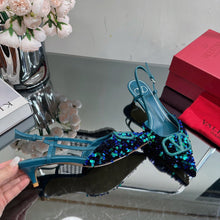 Load image into Gallery viewer, SE1067 VLogo Signature Calfskin Slingback Pump /  Size5-11
