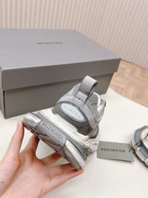 Load image into Gallery viewer, SE1298 BALENCIAGA 3xl Sneaker / Size5-10
