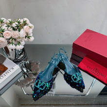 Load image into Gallery viewer, SE1067 VLogo Signature Calfskin Slingback Pump /  Size5-11
