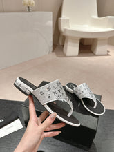 Load image into Gallery viewer, SE1343 CC Thongs / Size4-11
