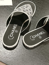 Load image into Gallery viewer, SE1343 CC Thongs / Size4-11
