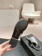 Load image into Gallery viewer, SE1343 CC Thongs / Size4-11
