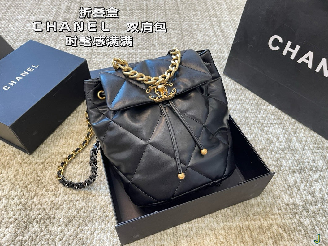 CC890 CHANEL 19 Backpack / 10.1 × 8.6 × 6.2 in