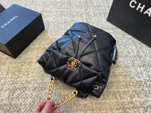 CC890 CHANEL 19 Backpack / 10.1 × 8.6 × 6.2 in