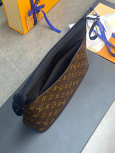 Load image into Gallery viewer, MBG058 Pochette Voyage Souple / HIGHEST QUALITY VERSION / 12.6 x 8.3 x 3.1 inches
