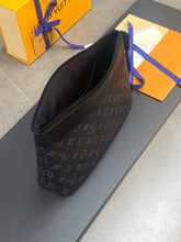 Load image into Gallery viewer, MBG058 Pochette Voyage Souple / HIGHEST QUALITY VERSION / 12.6 x 8.3 x 3.1 inches
