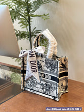 Load image into Gallery viewer, DR498 Book Tote Small/Medium/Large
