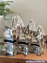 Load image into Gallery viewer, DR498 Book Tote Small/Medium/Large
