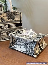 Load image into Gallery viewer, DR498 Book Tote Small/Medium/Large
