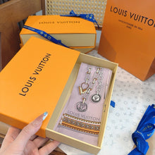 Load image into Gallery viewer, CLTH447 LV Monogram Confidential Bandeau / 47.2 x 3.1 inches
