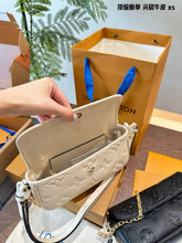 Load image into Gallery viewer, LB1153 Wallet On Chain Ivy / 9.3 x 4.7 x 1.7 inches
