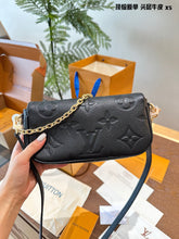 Load image into Gallery viewer, LB1153 Wallet On Chain Ivy / 9.3 x 4.7 x 1.7 inches
