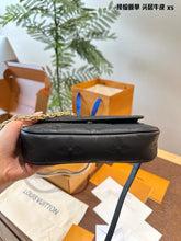 Load image into Gallery viewer, LB1153 Wallet On Chain Ivy / 9.3 x 4.7 x 1.7 inches
