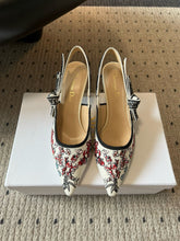 Load image into Gallery viewer, SE1673 J&#39;Adior Slingback Flat/Pumps / Size5-11
