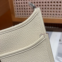 Load image into Gallery viewer, HM201 Hermes Evelyne 23 / HIGHEST QUALITY VERSION / 23 cm
