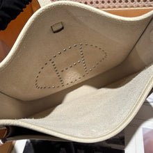 Load image into Gallery viewer, HM201 Hermes Evelyne 23 / HIGHEST QUALITY VERSION / 23 cm
