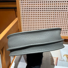 Load image into Gallery viewer, HM202 Hermes Evelyne 23 / HIGHEST QUALITY VERSION / 23 cm
