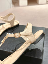 Load image into Gallery viewer, SE1344 CC Sandals / Size4-11
