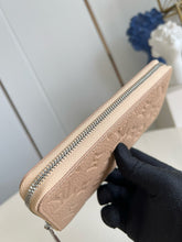 Load image into Gallery viewer, LB1249 Zippy Wallet Horizontal / 8.3 x 1 x 3.9 inches / HIGHEST QUALITY VERSION
