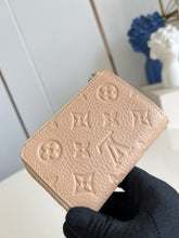 Load image into Gallery viewer, LB1251 Victor Wallet / 4.5 x 3.5 x 1 inches / HIGHEST QUALITY VERSION
